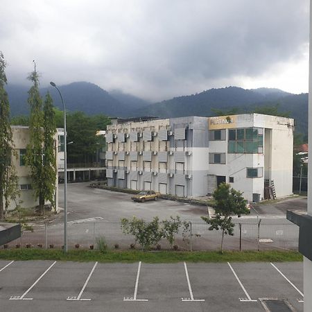 Unisuites Roomstay كامبار المظهر الخارجي الصورة